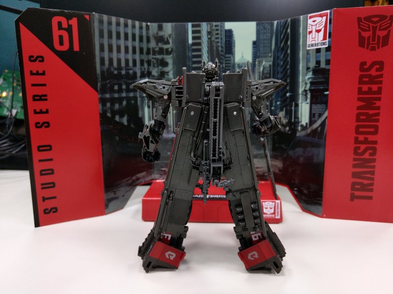 In Hand Image Of Studio Series 61 Sentinel Prime Battle Of Chicago Voyager Figure   (10 of 23)